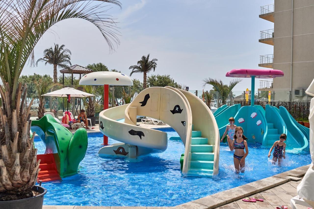 Rebeq Aparthotel Alezzi Beach Năvodari Eksteriør billede